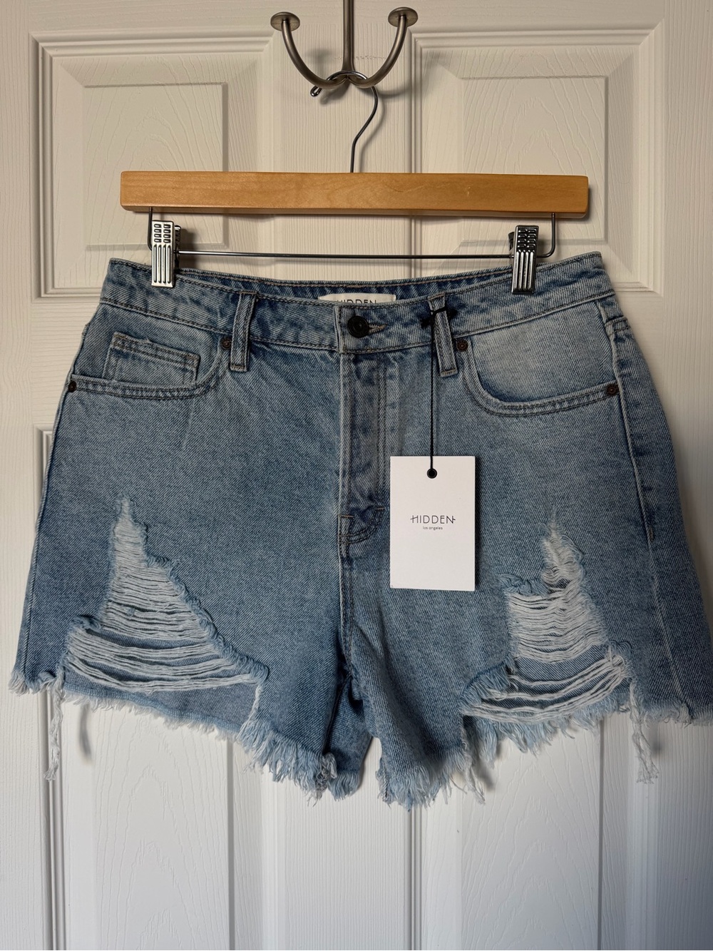 HIDDEN Jeans NWT Sofie Mom Short Distressed Denim Shorts - Medium